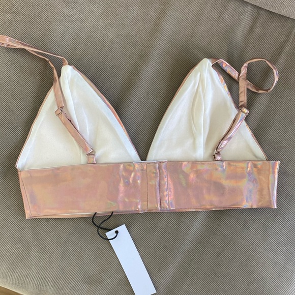 Gold holographic iridescent crop top - Picture 3 of 11